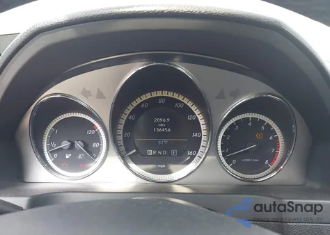 2011 Mercedes-Benz C 300 Luxury 4Matic/Sport 4Matic из США, поврежденный, VIN WDDGF8BB3BR166544